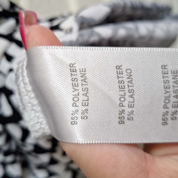 Arna York Black & White Cold-Shoulder Criss/Cross Front Blouse. Size 30/32 NWT - Picture 7 of 9